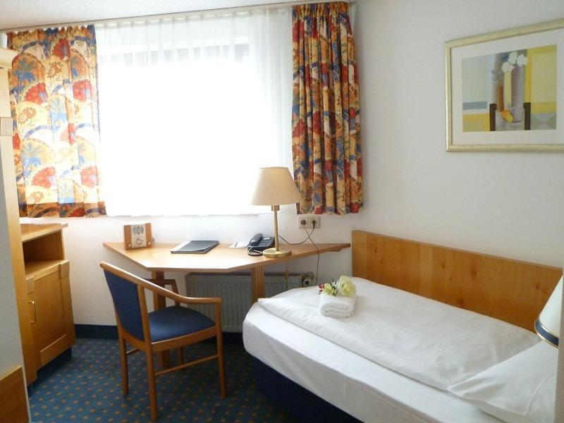 Hotel Am Feuersee Stuttgart Room photo